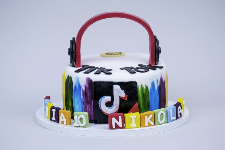 Tort TicTok kolorowy