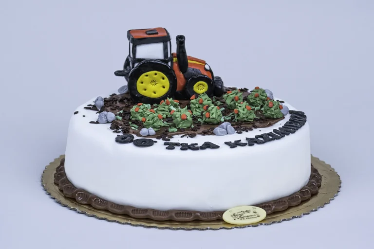 Tort z figurką traktora