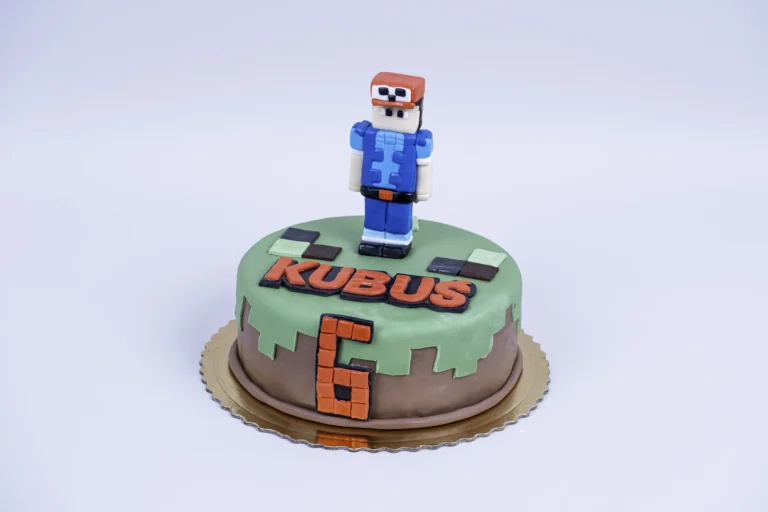 Tort Minecraft z figurką