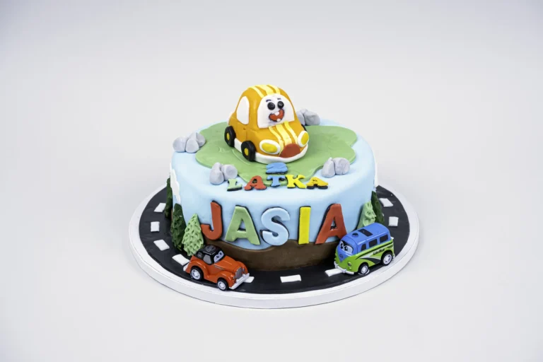Tort dla dziecka auto figurki