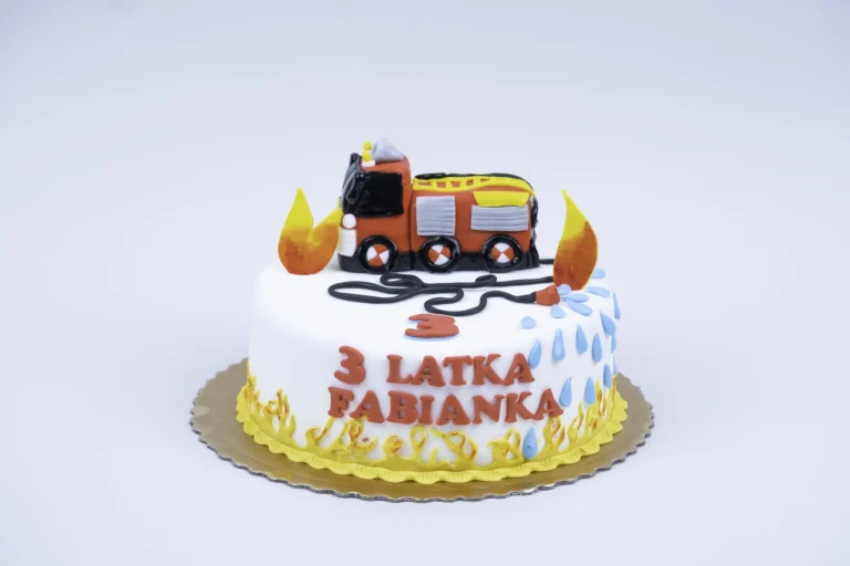 tort dla dziecka z figurką straży pożarnej